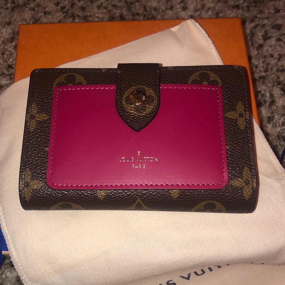 Louis Vuitton Juliette Wallet. New condition!